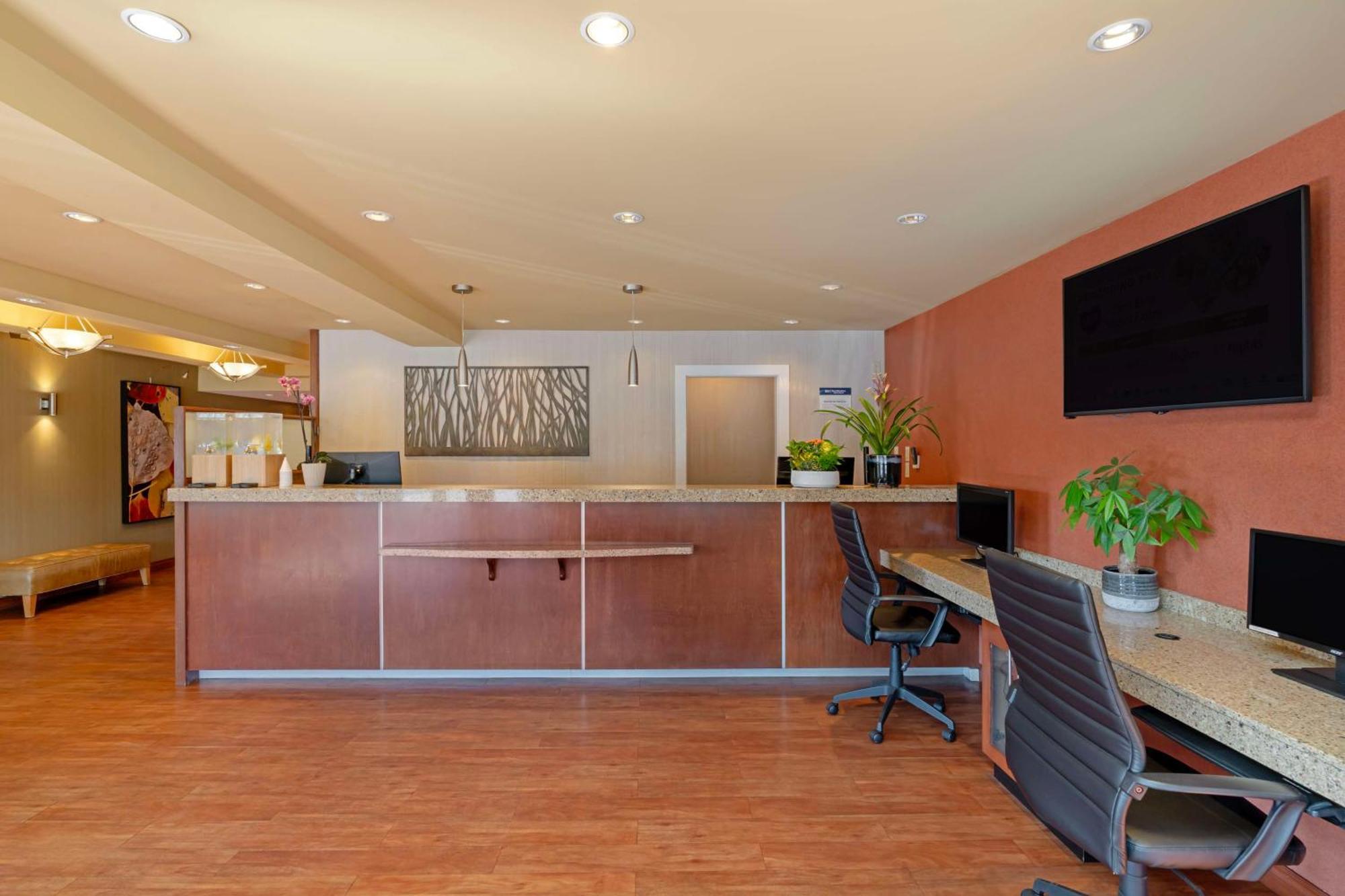 Best Western Plus Emerald Isle Hotel Sidney Exterior foto